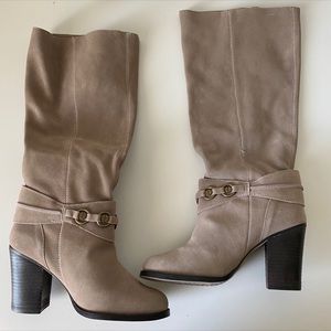 NIB Chinese Laundry Backstreet Suede Boots - Stone